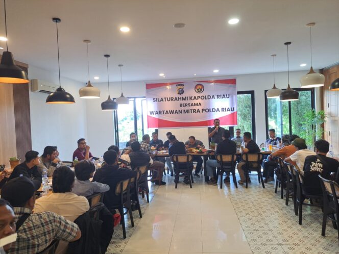 
					Silahturahmi Kapolda Riau Dan Danrem 031/WB Bersama Wartawan Mitra Polda Riau