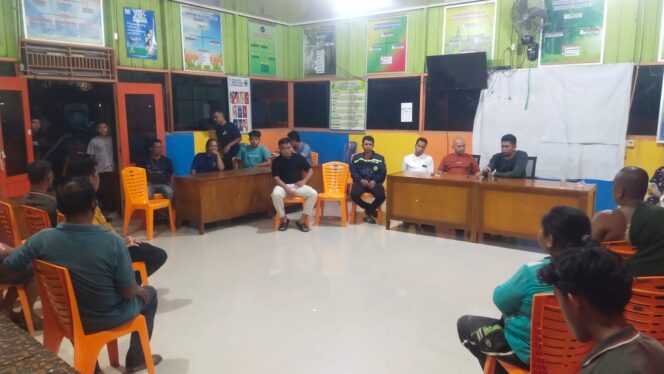 
					Polsek Kuantan Tengah Mediasi Perkelahian Antar Keluarga Di Desa Beringin Taluk, Berhasil Diselesaikan Secara Kekeluargaan