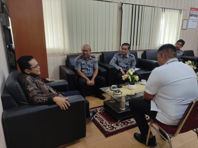 
					Terus Perkuat Sinergitas dengan APH terkait, Kalapas Pekanbaru Sambangi Pengadilan Negeri Pekanbaru