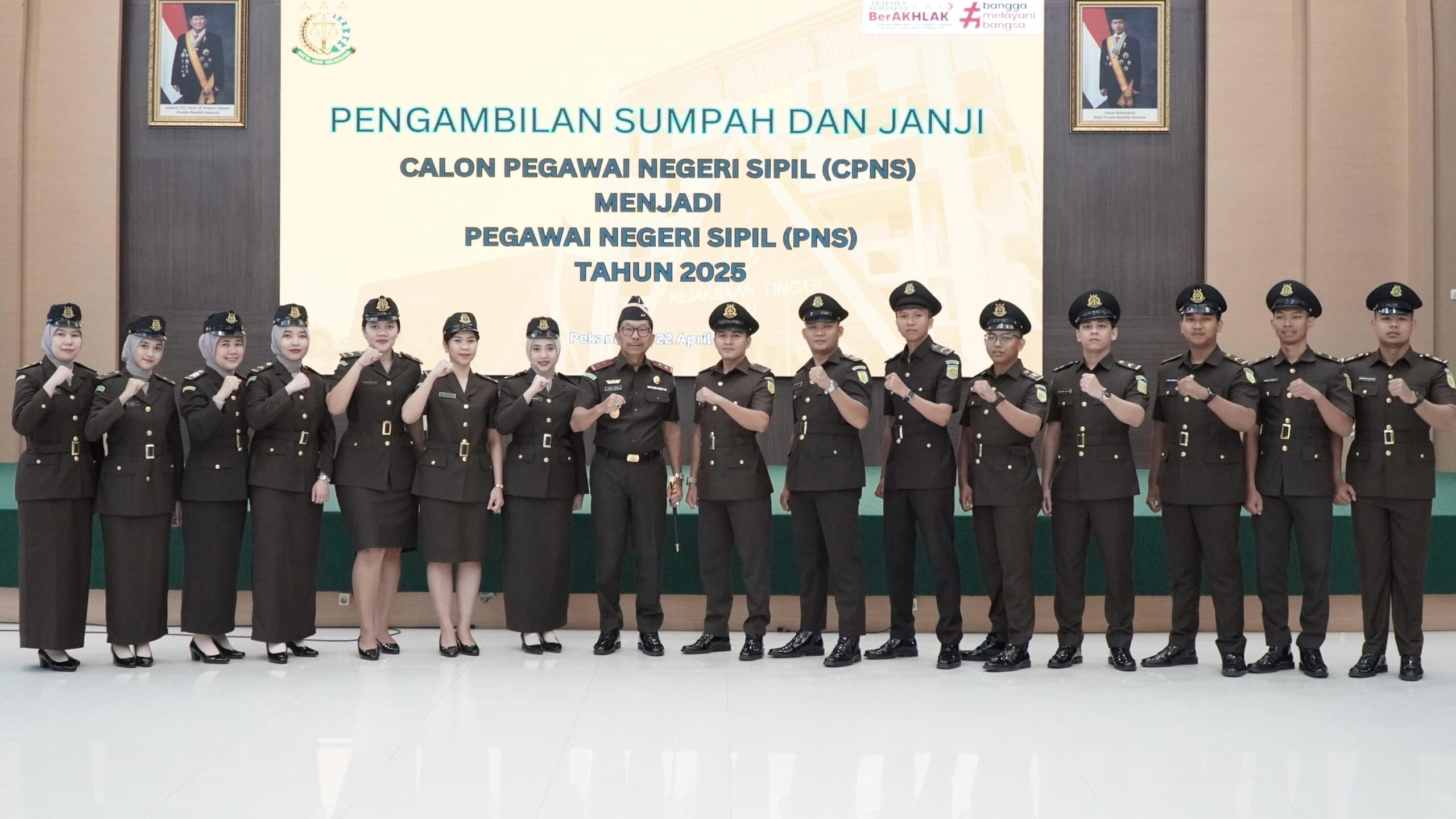 Kajati Riau Lantik dan Ambil Sumpah PNS Kejati Riau