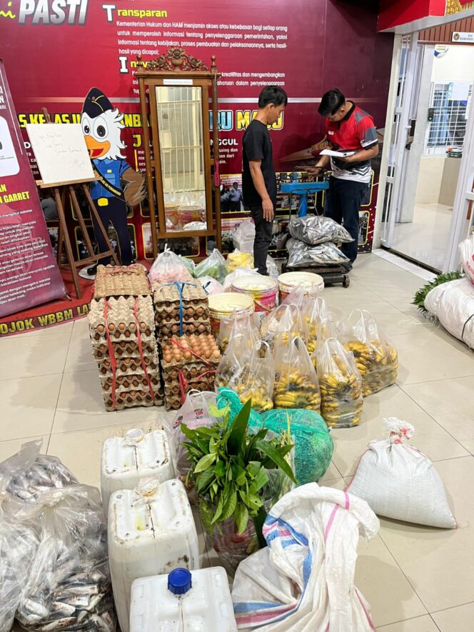
					Penuhi Kebutuhan Gizi Warga Binaan, Petugas Lapas Pekanbaru Lakukan Pemeriksaan Bahan Makanan