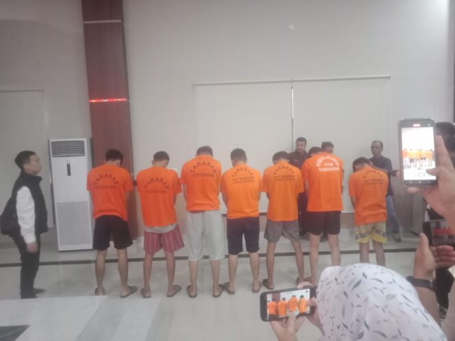 
					Polda Riau Berhasil Ungkap 10 Dept Collektor Pelaku Pengeroyokan di Depan Mapolsek Bukit Raya