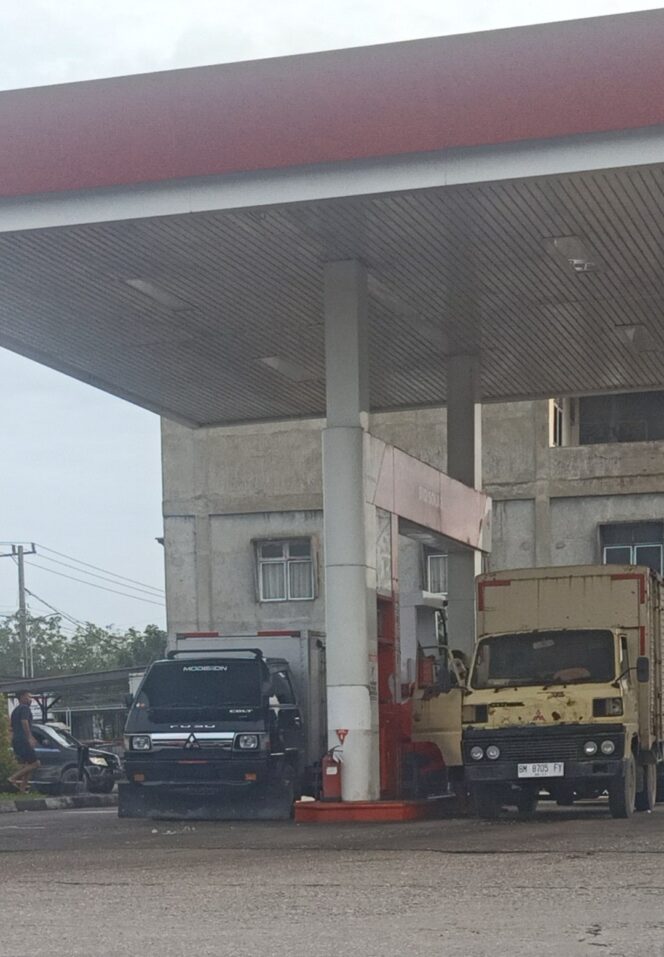 
					SPBU Tabek Gadang Di Pekanbaru Tak Tersentuh Hukum Diduga Jual Belikan Solar Bersubsidi Ke Para Mafia Penimbun Solar