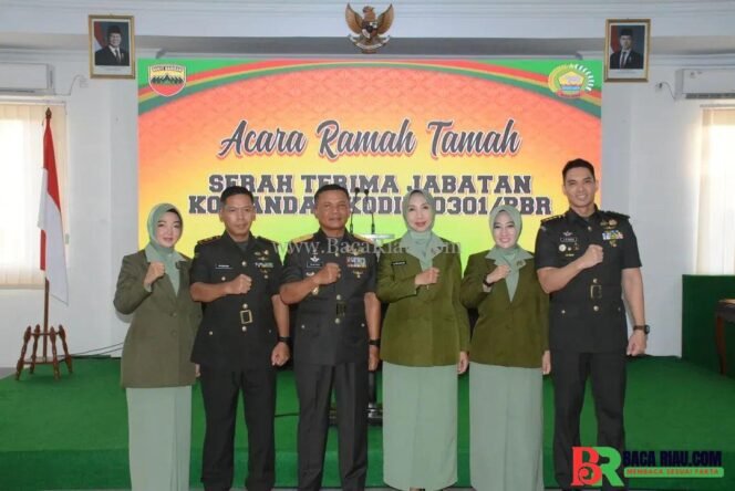 
					Danrem 031/Wira Bima Pimpin Serah Terima Jabatan dan Tradisi Satuan Dandim 0301/Pekanbaru.