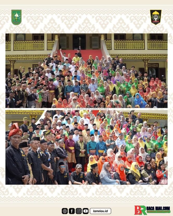
					BPP Menggelar Maklumat Daerah Istimewa Riau (DIR) di halaman Balai Adat