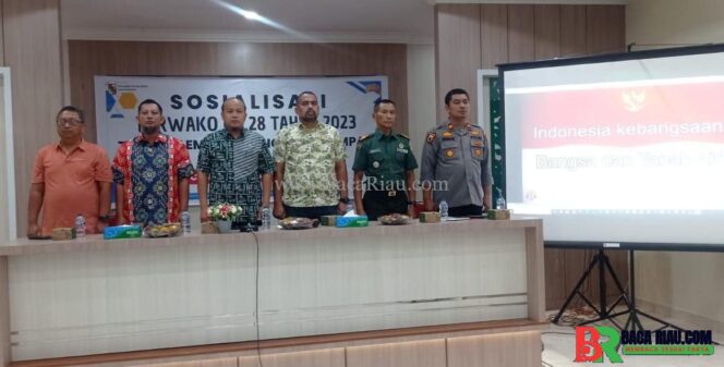 
					Sah,! Camat Payung Sekaki Tanda Tangani SK Lembaga Pengelola Sampah (LPS)