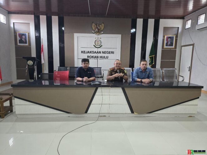 
					Peningkatan Status Dari Penyelidikan Ke Penyidikan Terhadap Dugaan Tindak Pidana Korupsi Dana Bos SMA 1 Ujung Batu Di Kejari Rohul