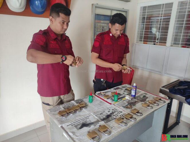 
					Perawatan Gembok, Salah Satu Langkah Deteksi Dini Cegah Gangguan Kamtib di Lapas Pekanbaru