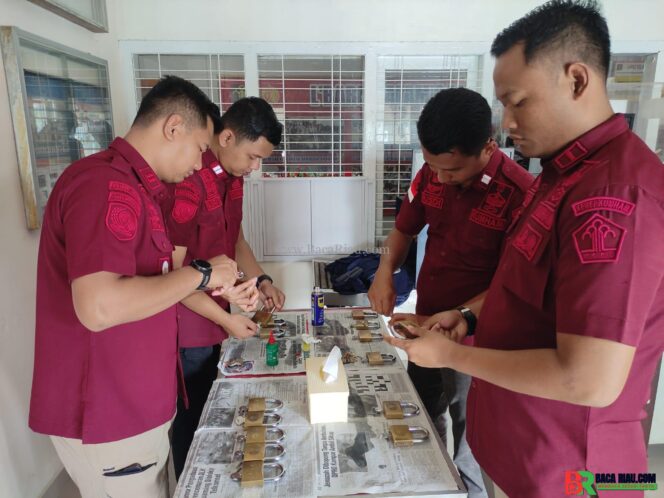
					Perawatan Gembok, Salah Satu Langkah Deteksi Dini Cegah Gangguan Kamtib di Lapas Pekanbaru