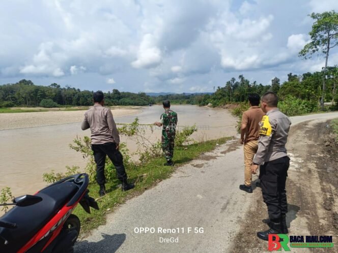 
					Polsek Kuantan Mudik dan Koramil Tinjau Jalan Amblas di Tampiliak, Warga Diminta Waspada