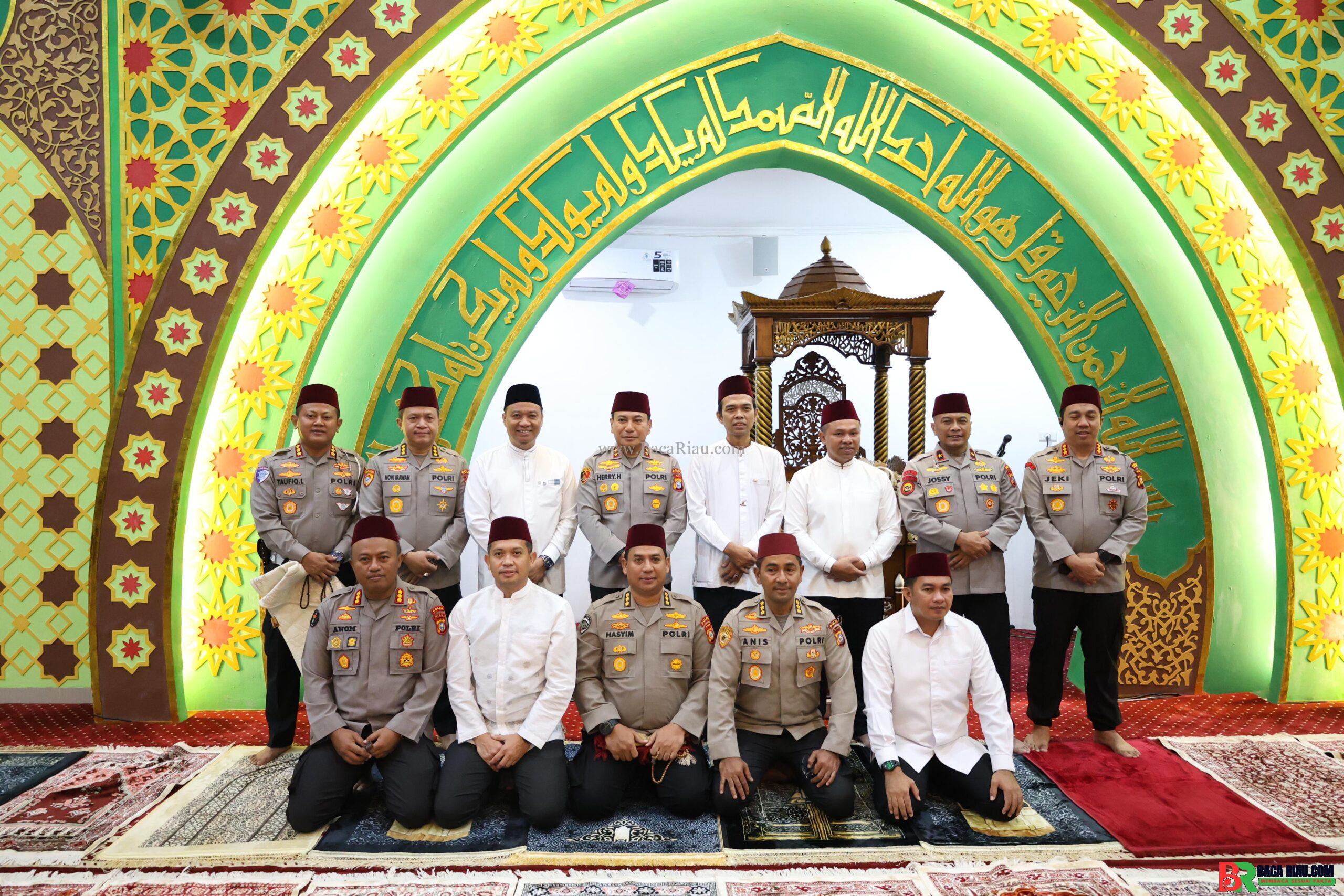 Polda Riau Gelar Kajian Subuh Ilmiah Bersama Ustad Abdul Somad dan Rocky Gerung