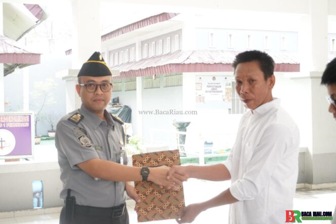 
					Rutan Pekanbaru Serahkan Remisi Khusus Waisak, Bukti Pembinaan Berjalan Efektif