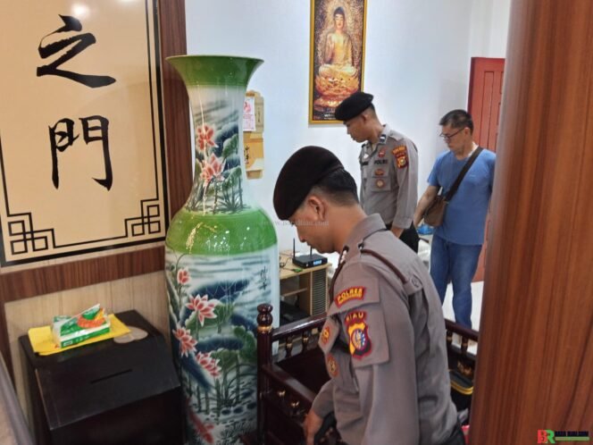 
					Sterilisasi Seputaran Wihara Sriwijaya, Polres Kuantan Singingi Pastikan Keamanan Jelang Kegiatan Keagamaan