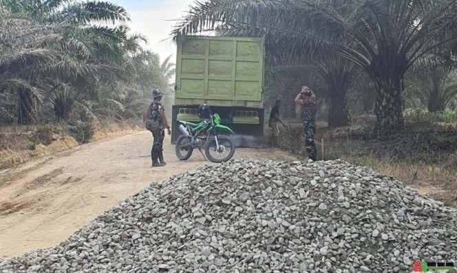 
					Danramil 03 Mandau Tinjau Pelansiran Material Base jalan Desa Harapan Baru – Bathin Betuah