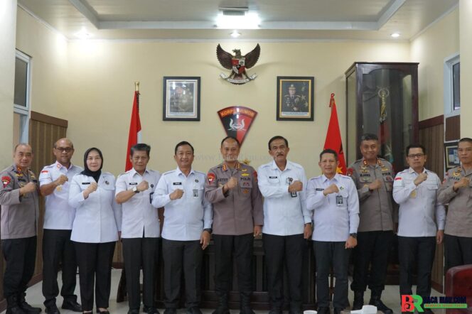 
					Tingkatkan Sinergitas Dengan Polisi, Kepala Lapas Pekanbaru Ikuti Kunjungan ke Satuan Brimob Polda Riau