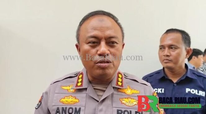 
					Dari 11 Tahanan yang kabur polres Kampar, 5 orang Berhasil Ditangkap polisi 6 orang lagi masih Buron