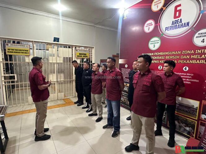 
					Konsisten Berantas Peredaran Narkoba dan Modus Penipuan, Lapas Pekanbaru Terus Intensifkan Razia Kamar Hunian Warga Binaan