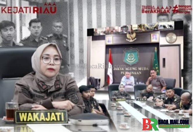 
					Wakajati Riau Rini Hartatie, SH., MH., beserta jajaran Bin Intelijen dan Kamdal ikuti pengarahan terkait pengamanan bersama Plt.JAM Pembinaan Dr.R.Narendra Jatna, SH.,LLM & Karo Umum secara daring dari rupat waka