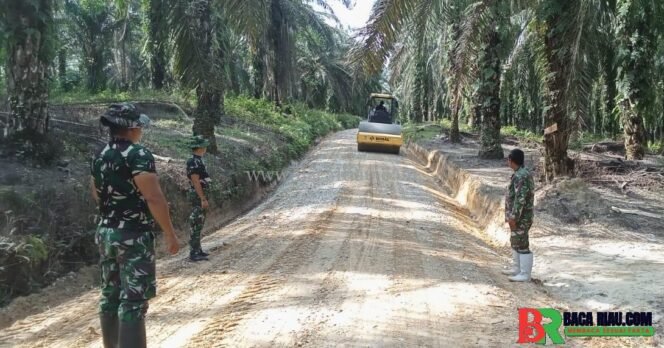 
					Satgas TMMD Kawal Proses Peningkatan jalan Desa Harapan Baru – Bathin Betuah