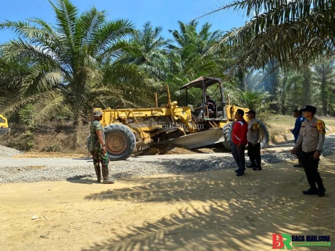 
					Sinergi Satgas TMMD Kawal Keberlanjutan Peningkatan jalan di Desa Harapan Baru