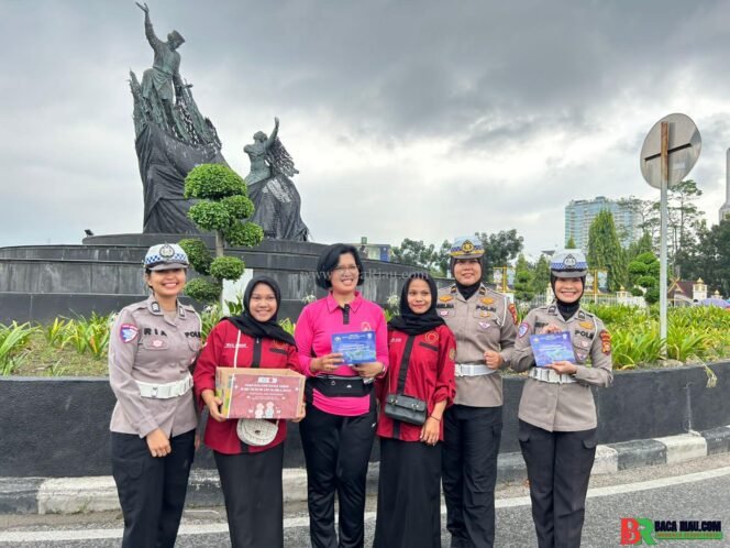 
					Tim Polwan Cantik Ditlantas Polda Riau Dapat Sambutan Hangat di Car Free Day Pekanbaru
