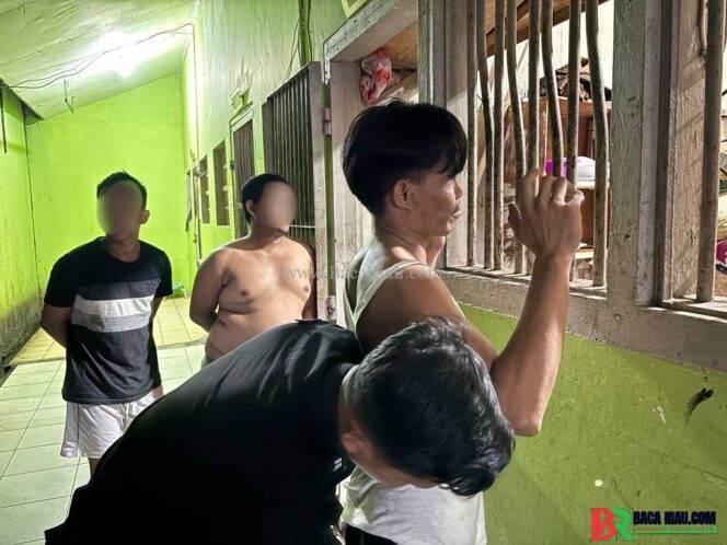 
					Mitigasi Resiko secara berkala, Petugas Lapas Pekanbaru Intensif Lakukan Razia Kamar Hunian Warga Binaan