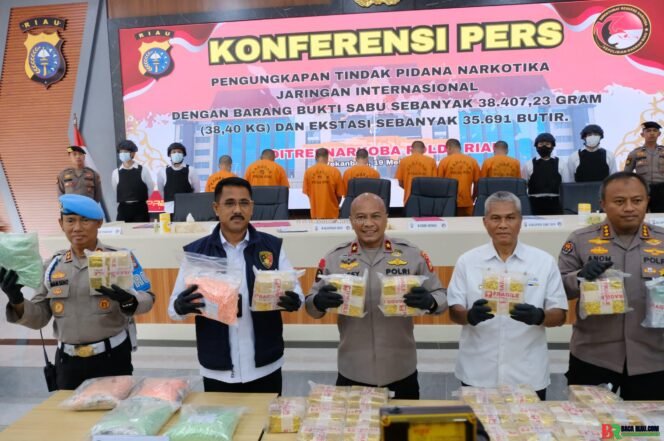 
					Polda Riau  Berhasil Ungkap Tindak Pidana Jaringan Narkotika Internasional 