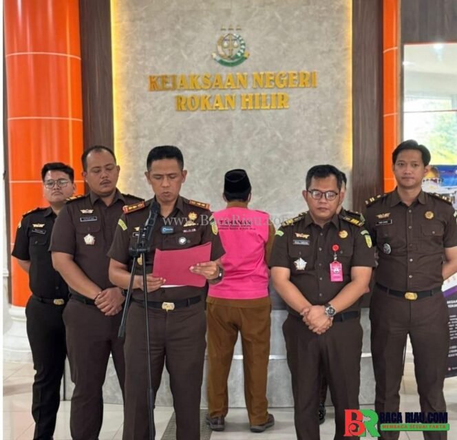 
					Kejari Rohil Tahan Tersangka Berinisial SJ, Penyelidikan Berlanjut ke Seluruh Pihak yang Terlibat