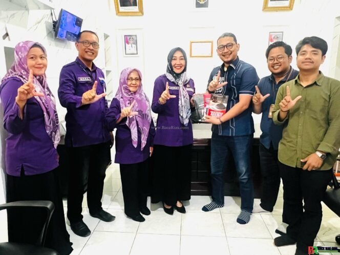 
					Eko Saputra,S.H,.M.H Sumbangkan Karyanya ke Dinas Perpustakaan Daerah Kota Dumai