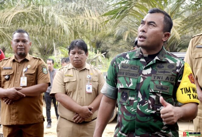 
					Wasev TMMD ke-124, Brigjend TNI Iwan Setiawan Tinjau Proses Peningkatan Jalan di Kecamatan Mandau  