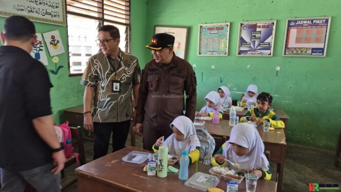 
					Dukung Program Presiden Prabowo (MBG) Dalam Rangka Ulang Tahun Persatuan Jaksa Indonesia (PERSAJA) 