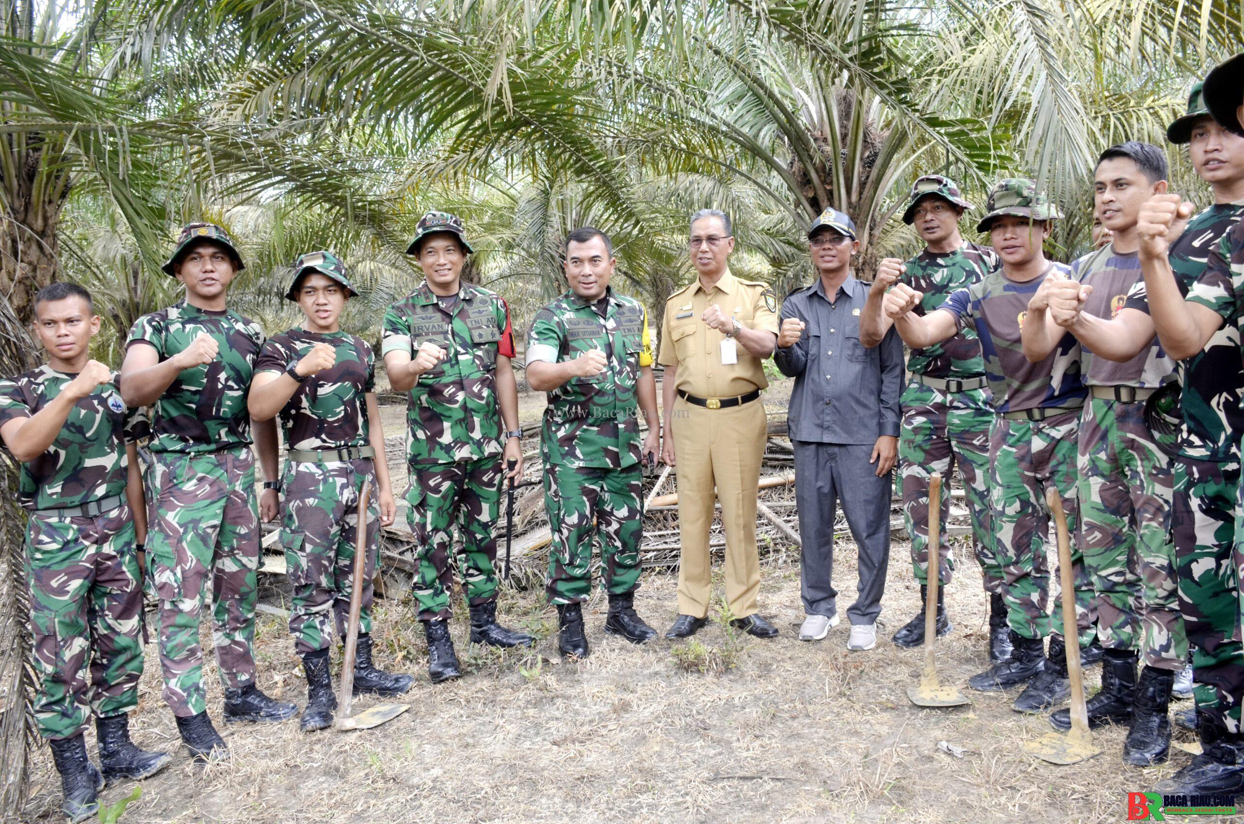 Brigjend TNI Iwan Setiawan Semangati Tim Satgas TMMD yang Berjibaku Perbaiki Jalan di Mandau  