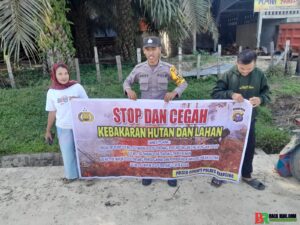 Polsek Cerenti Pasang Spanduk Larangan Karhutla dan Sosialisasikan Dampaknya Kepada Masyarakat