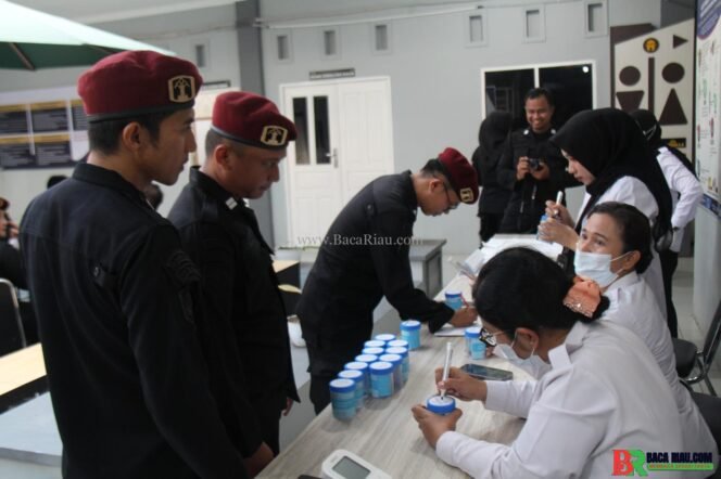 
					Lapas Pekanbaru Ikuti Deklarasi Zero HALINAR, Tegaskan Komitmen Bersama Berantas Handphone Ilegal, Pungli, dan Narkoba