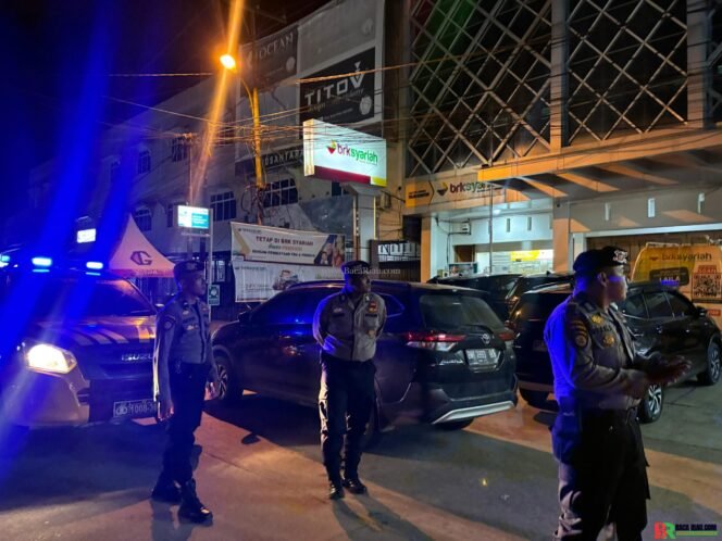 
					Polres Kuantan Singingi Laksanakan Patroli Blue Light, Ciptakan Situasi Aman dan Kondusif di Taluk Kuantan
