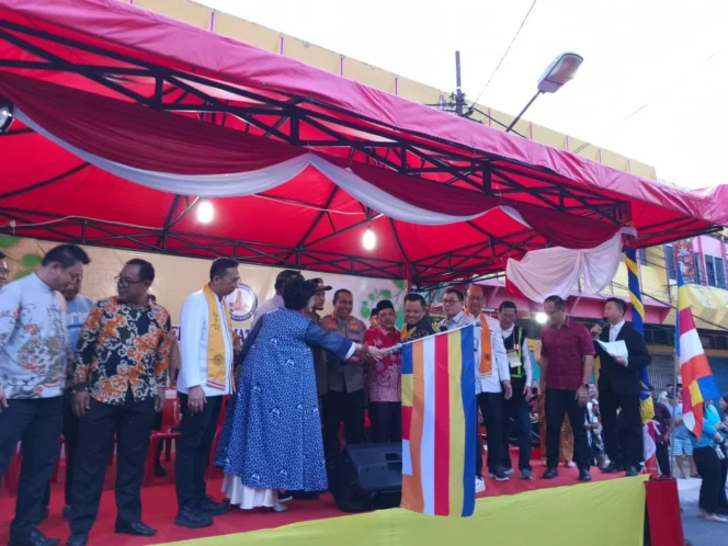 
					Ribuan Warga Meriahkan Pawai Waisak 2569 BE di Pekanbaru: Perayaan Damai dan Toleransi