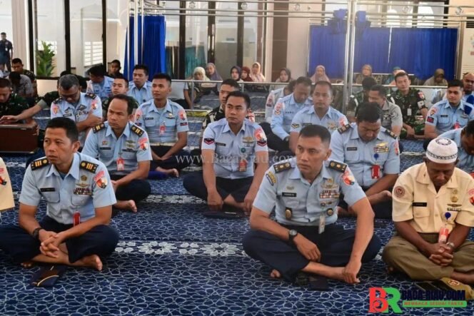 
					Sholat Dhuha ,Pembinaan Rohani Personil TNI AU Lanud RSN