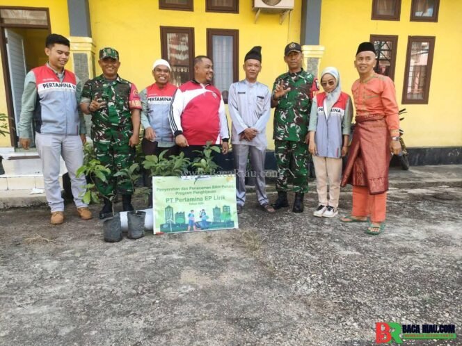 
					Memperingati Hari Lingkungan Hidup, Babinsa Bersama Stakeholder Laksanakan Giat Penghijauan