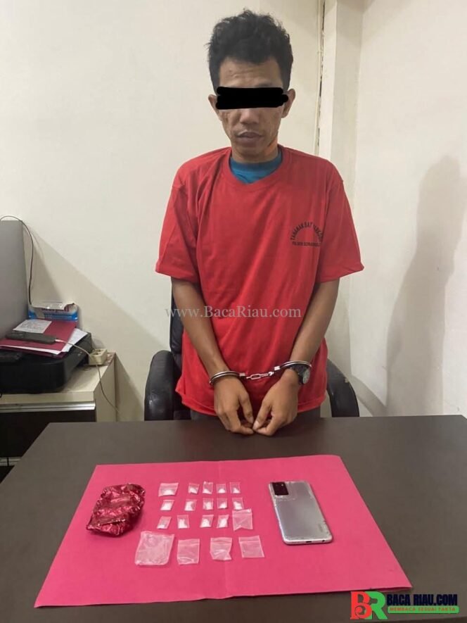 
					Berhasil Bongkar Peredaran Narkoba, Polres Rohul Amankan Seorang Tersangka di Desa Rambah Tengah Hilir
