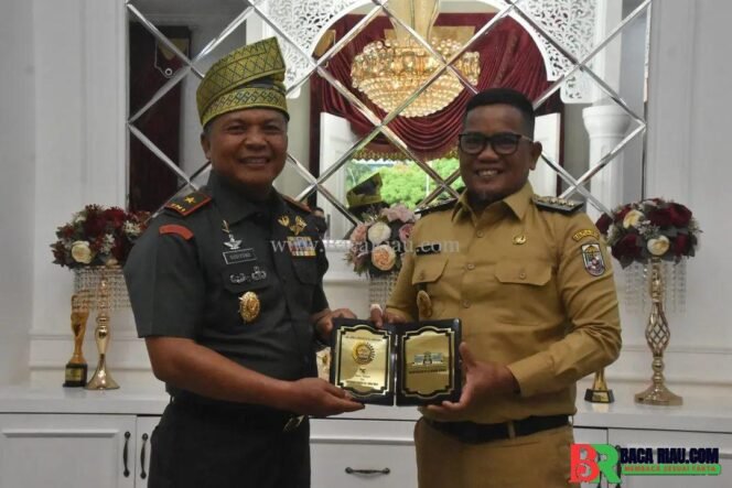 
					Tingkatkan Sinergitas Dengan Pemerintah Daerah, Danrem 031/WB Gelar Kunker Ke Pelalawan. 