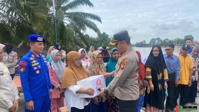 
					Polres Pelalawan Gelar Bakti Kesehatan untuk Masyarakat Pesisir dalam Rangka HUT Bhayangkara Ke-79