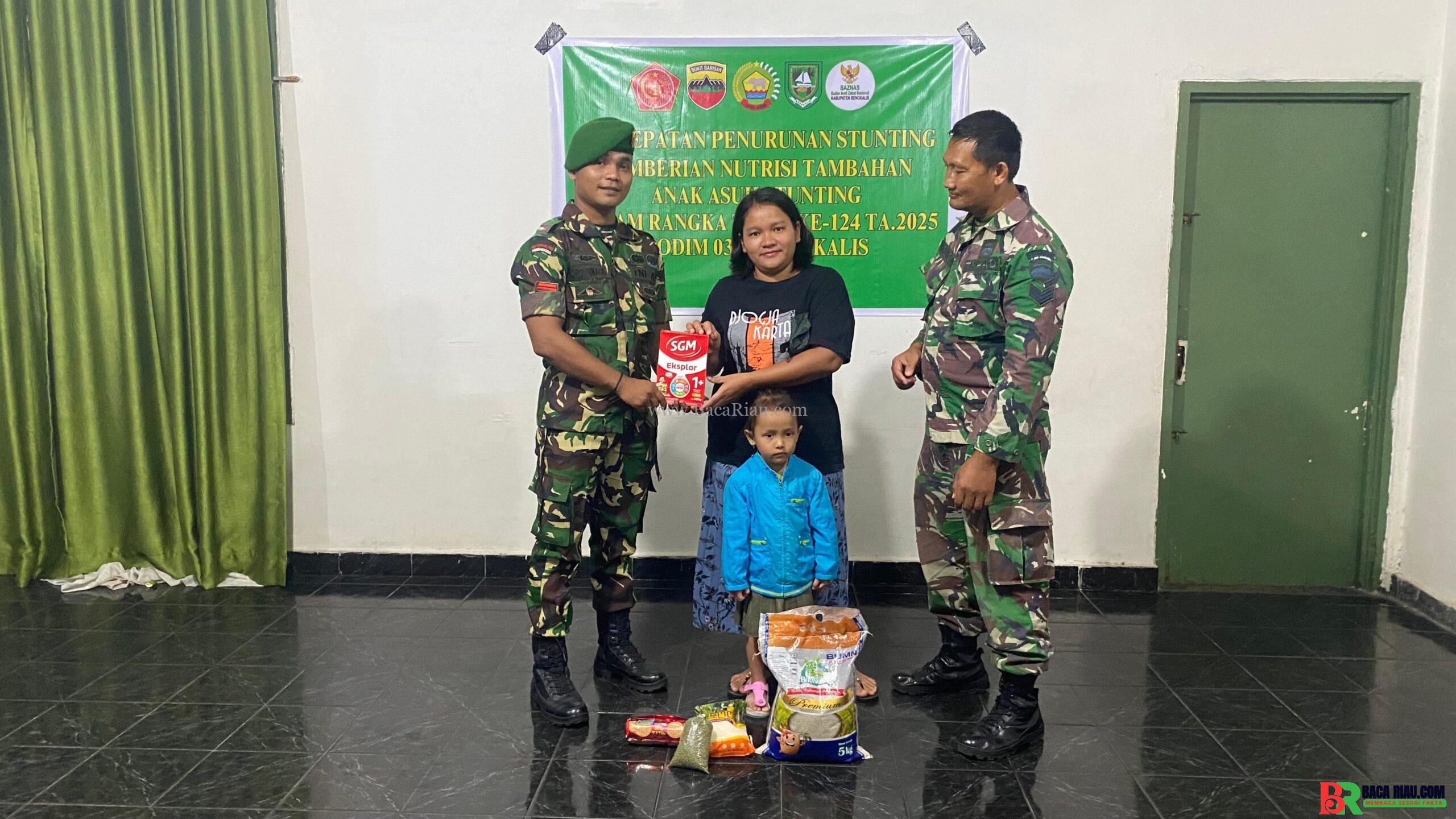 Tekan Prevalensi Stunting, Satgas TMMD Salurkan Bantuan Pangan Bergizi di Mandau