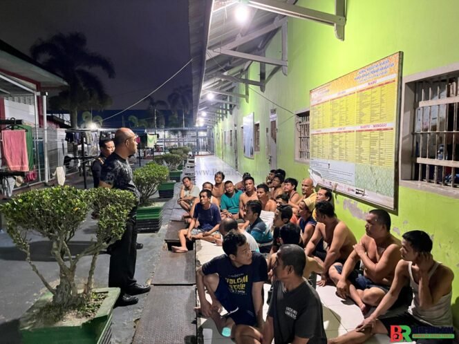 
					Wujudkan Zero Halinar, Lapas Pekanbaru Konsisten Gelar Razia Kamar Hunian Warga Binaan