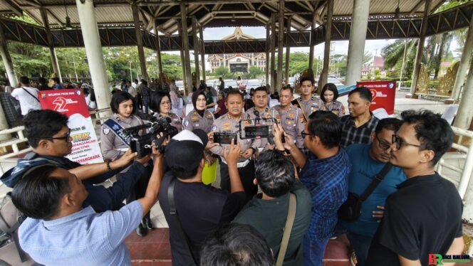 
					Gebrakan Hari Bhayangkara ke-79: Polda Riau Hadirkan 79 Layanan Publik
