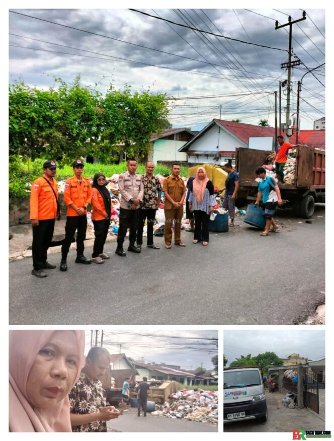 
					Dukung Pemko Pekanbaru , Masyarakat Kelurahan Padang Terubuk Gotong Royong Bersihkan Tumpukan Sampah 