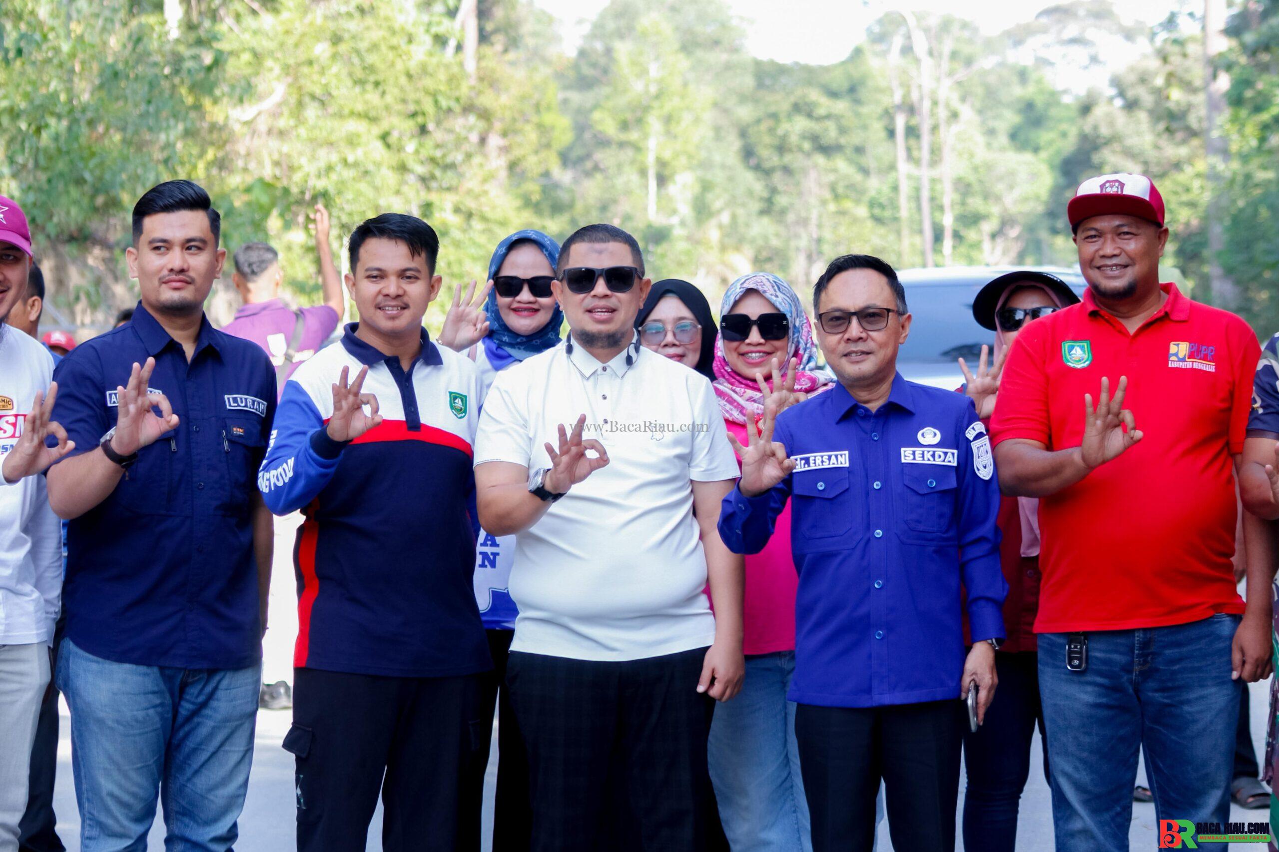 Gotong Royong di Jalan Lingkar Barat Duri Kecamatan Mandau
