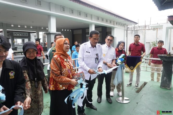 
					Perkuat Pembinaan, Kakanwil Ditjen Pemasyarakatan Riau Resmikan Perpustakaan, Ruang PKBM, dan Doorsmeer di Rutan Pekanbaru