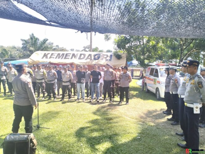 
					Apel Pengamanan Hari Kedua Pacu Jalur Rayon II di Hulu Kuantan, Polres Kuansing Pastikan Kegiatan Berjalan Aman dan Kondusif