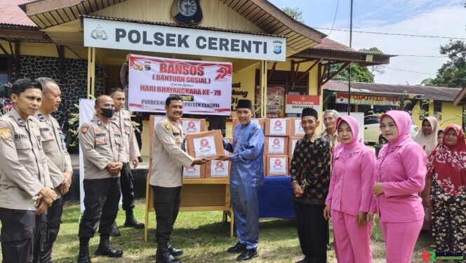 
					Polsek Cerenti Salurkan Bantuan Sosial Sambut Hari Bhayangkara ke-79
