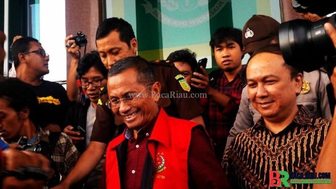 
					Dahlan Iskan Resmi Ditetapkan Tersangka oleh Polda Jatim, Terkait Dugaan Pemalsuan hingga Pencucian Uang